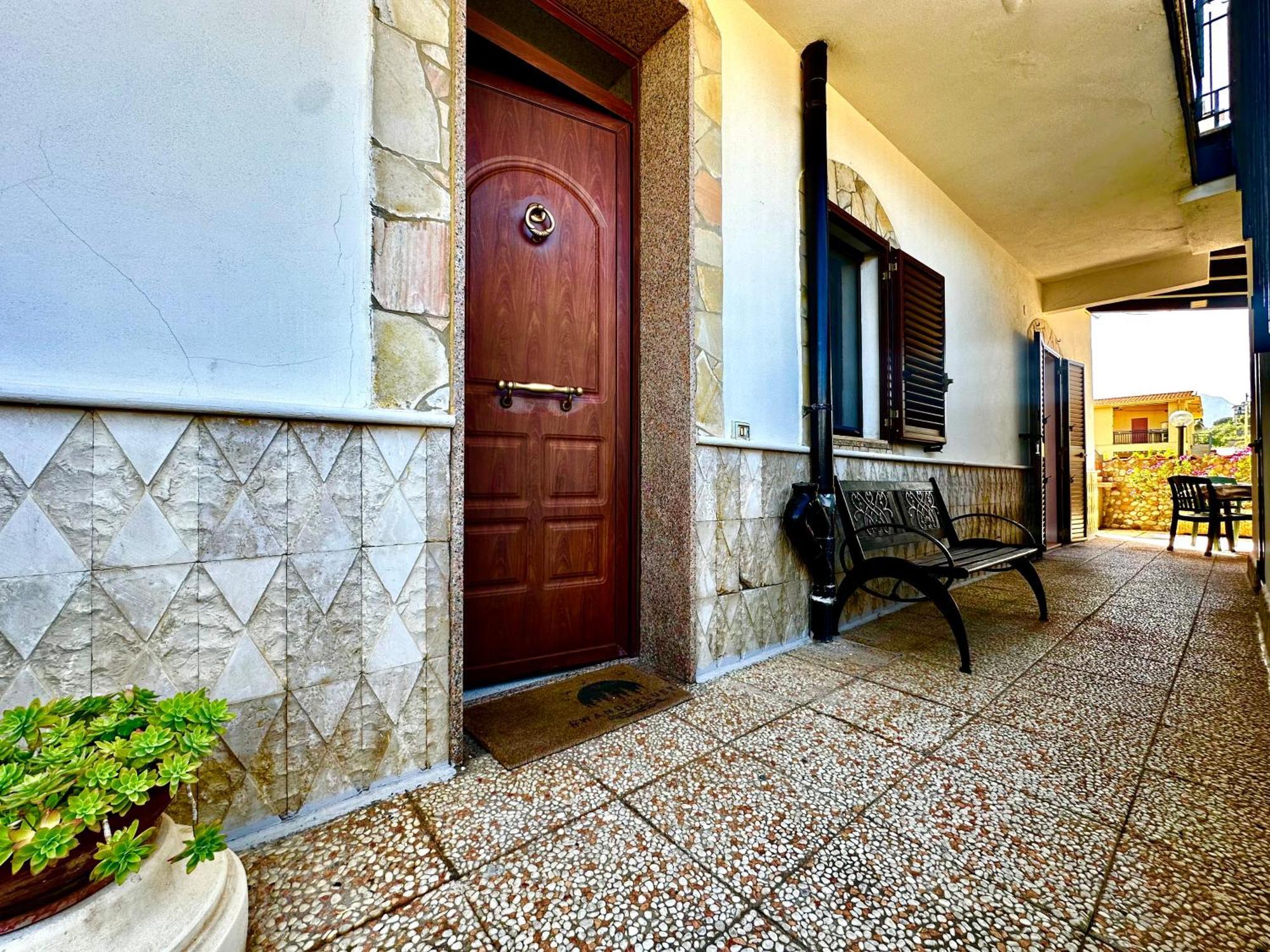 Casa Del Sole Apartment Campofelice Di Roccella Exterior photo